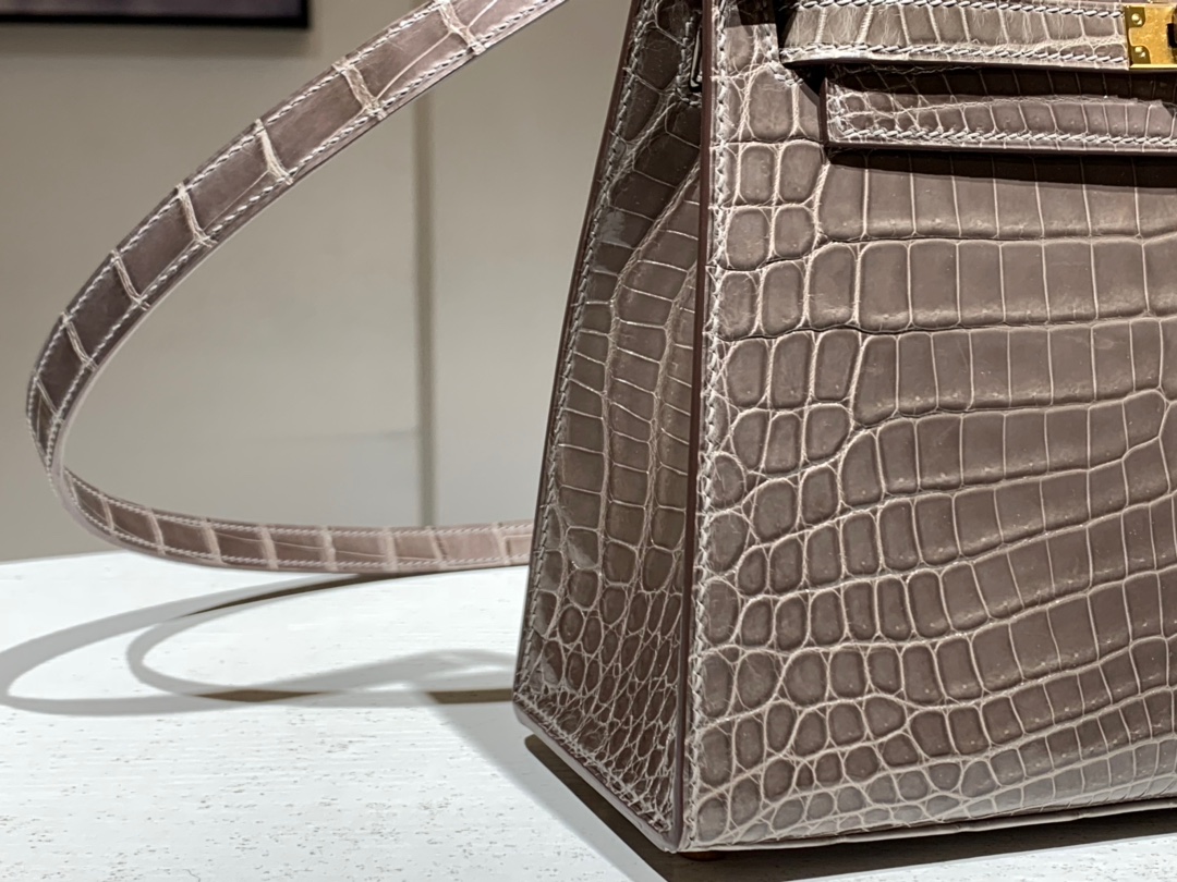 Hermès（爱马仕）Kelly 亮光鳄鱼皮 大象灰 现货 金扣 25cm
