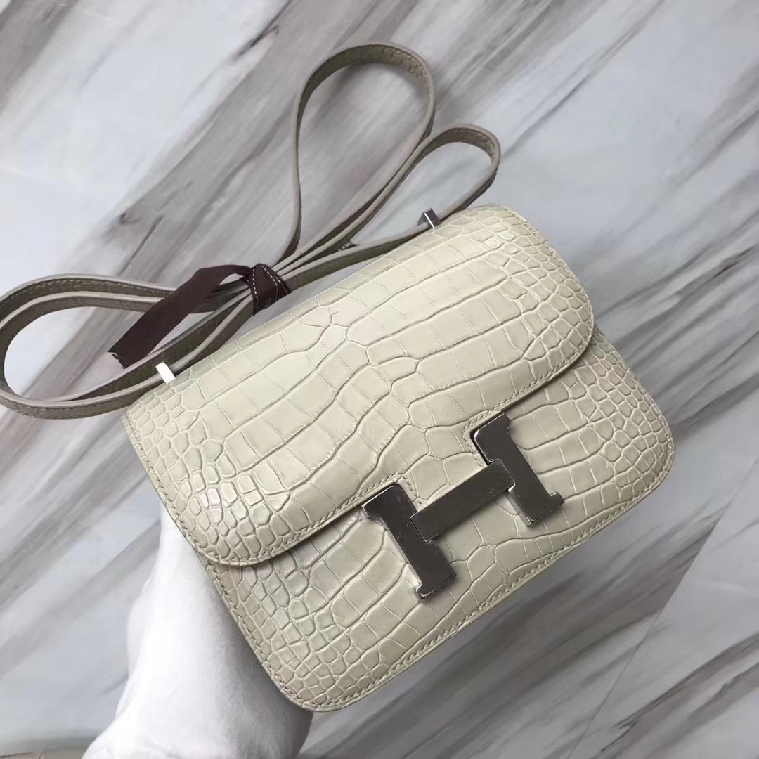 Hermès（爱马仕）Costance Crocodile matt 雾面鳄鱼 8L 奶油白 Beton 银扣 18cm