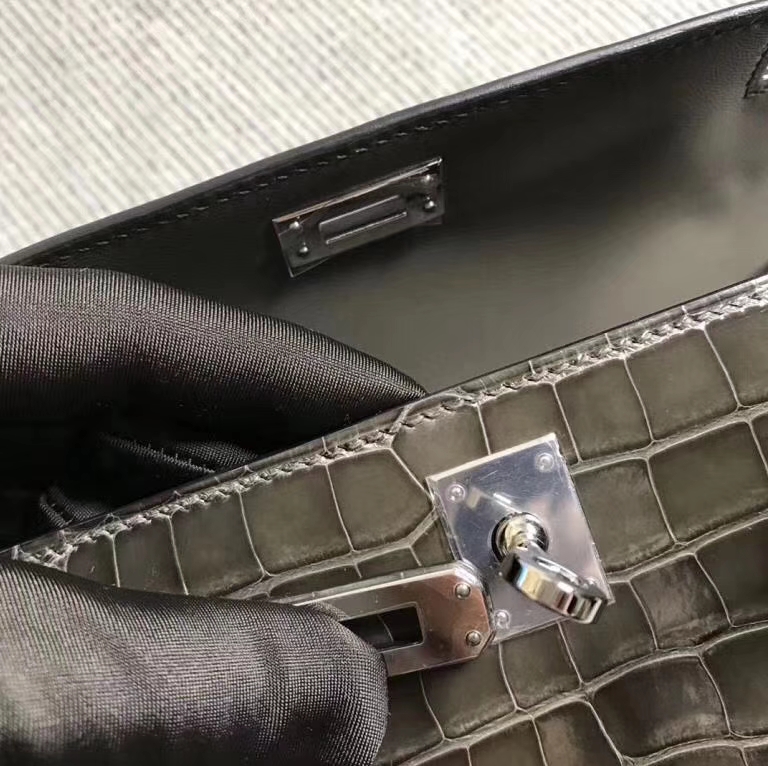 Hermès（爱马仕）mini kelly 亮面鳄鱼 铁灰 银扣 2代