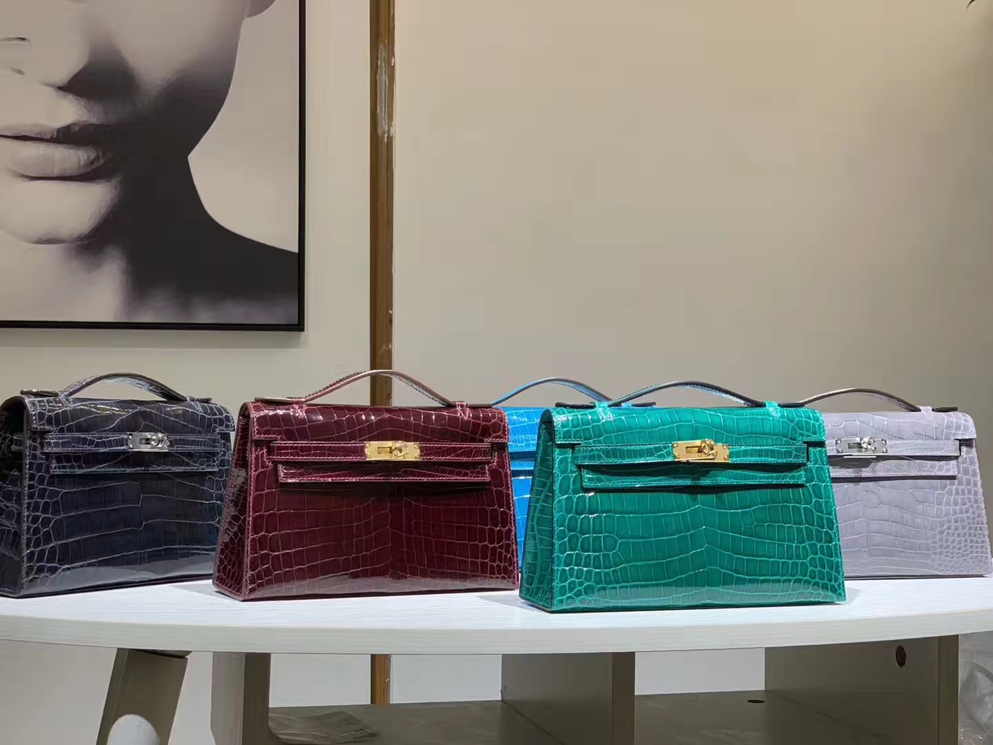 Hermès(爱马仕)MiniKelly 1 鳄鱼皮 现货 石墨灰 酒红色 玛瑙蓝 竹子绿 珍珠灰-拉尔森鳄鱼皮具定制 - 爱马仕包包官网 Hermès(爱马仕)MiniKelly 1 鳄鱼皮 现货 石墨灰 酒红色 玛瑙蓝 竹子绿 珍珠灰