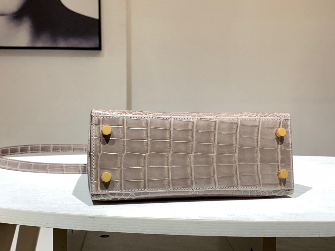 Hermès（爱马仕）Kelly 亮光鳄鱼皮 大象灰 现货 金扣 25cm