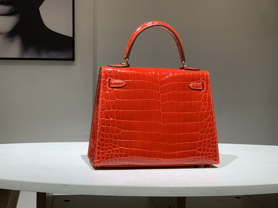 Hermès（爱马仕）Kelly 亮光鳄鱼皮 法拉利红 现货 金扣 25cm