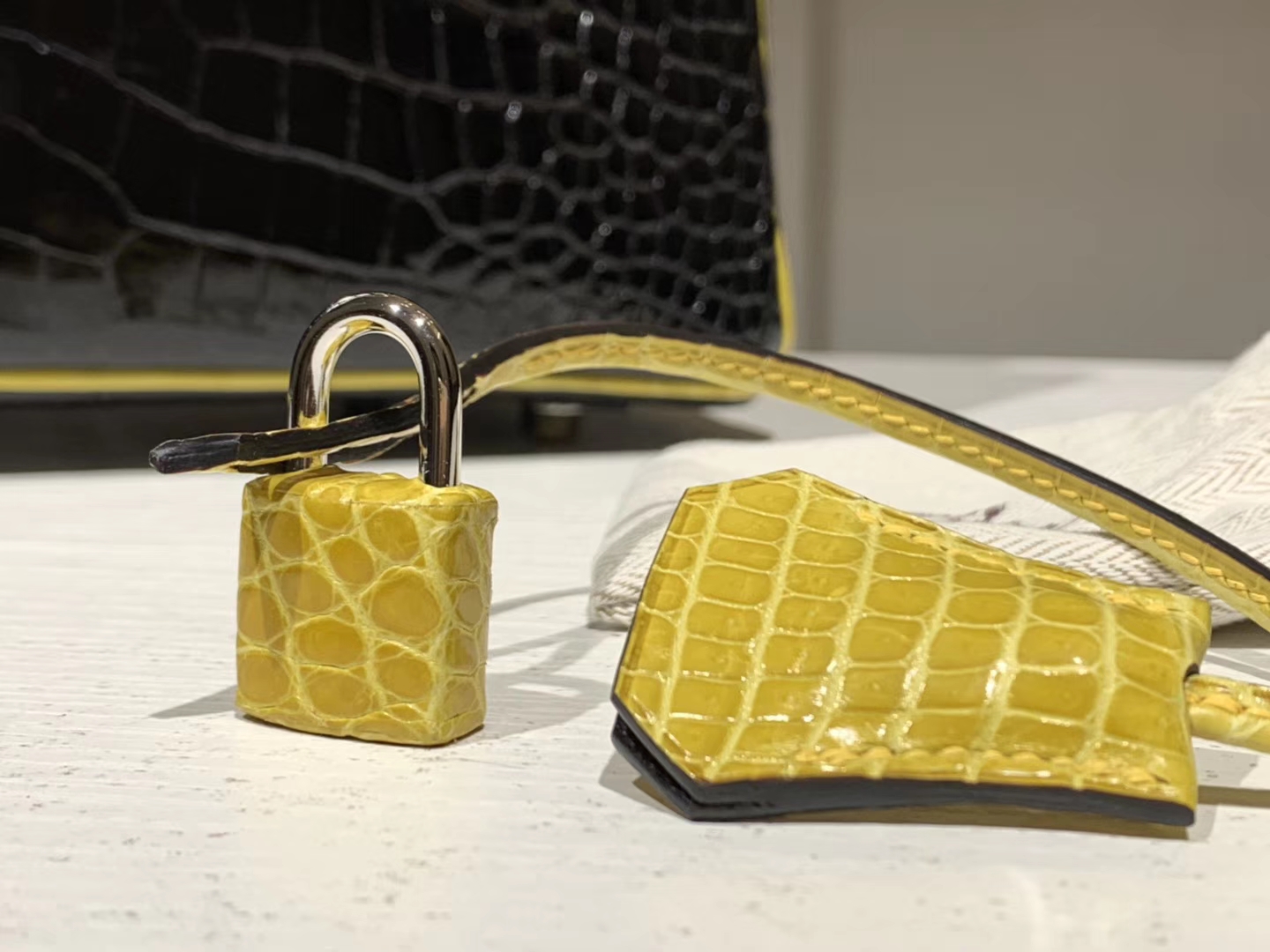 Hermès（爱马仕）Brikin铂金包 鳄鱼皮 柠檬黄配黑色 30cm