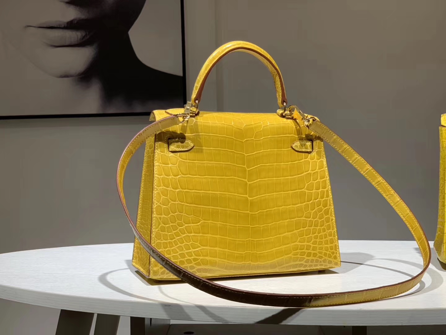 Hermès（爱马仕）Kelly 凯莉包 鳄鱼皮 9D 琥珀黄 25cm