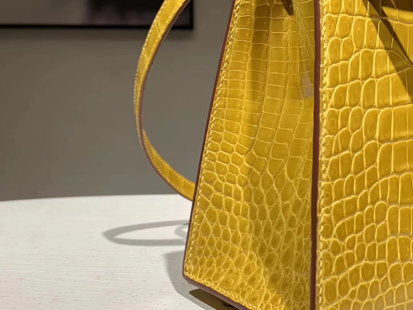 Hermès（爱马仕）Kelly 凯莉包 鳄鱼皮 9D 琥珀黄 25cm