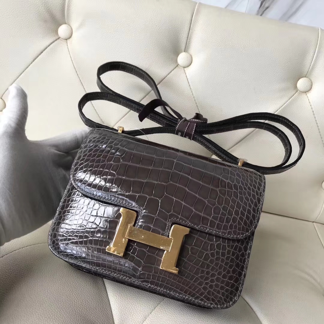 Hermès(爱马仕)Constance 亮面框框鳄鱼皮 ck88铅笔灰 蜡线全手工 金扣 19cm-拉尔森鳄鱼皮具定制 - 爱马仕包包官网 Hermès(爱马仕)Constance 亮面框框鳄鱼皮 ck88铅笔灰 蜡线全手工 金扣 19cm