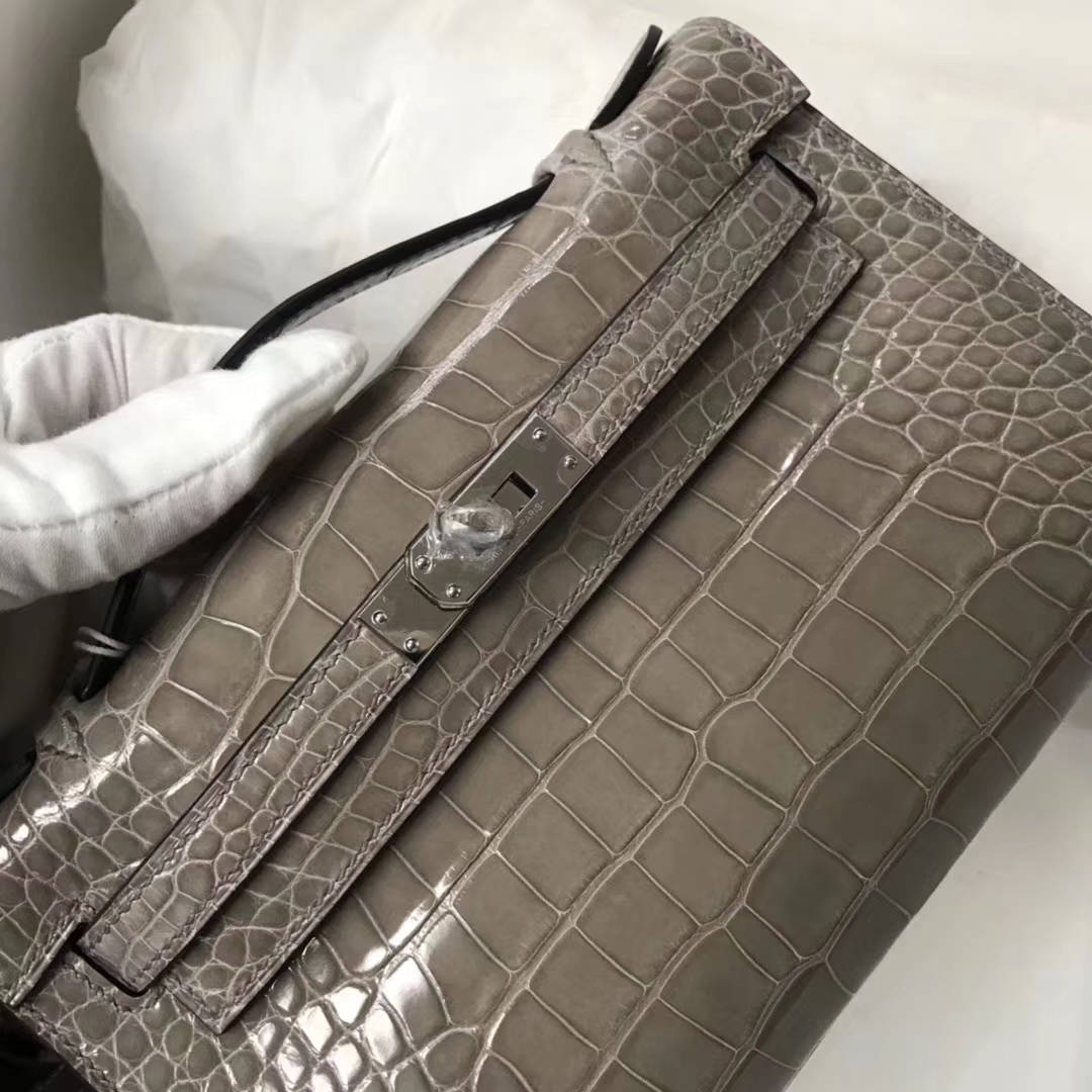 Hermès(爱马仕)Minikelly pochette 亮面鳄鱼 ck81 斑鸠灰 Gris T 银扣 22cm 手拿包-拉尔森鳄鱼皮具定制 - 爱马仕包包官网 Hermès(爱马仕)Minikelly pochette 亮面鳄鱼 ck81 斑鸠灰 Gris T 银扣 22cm 手拿包