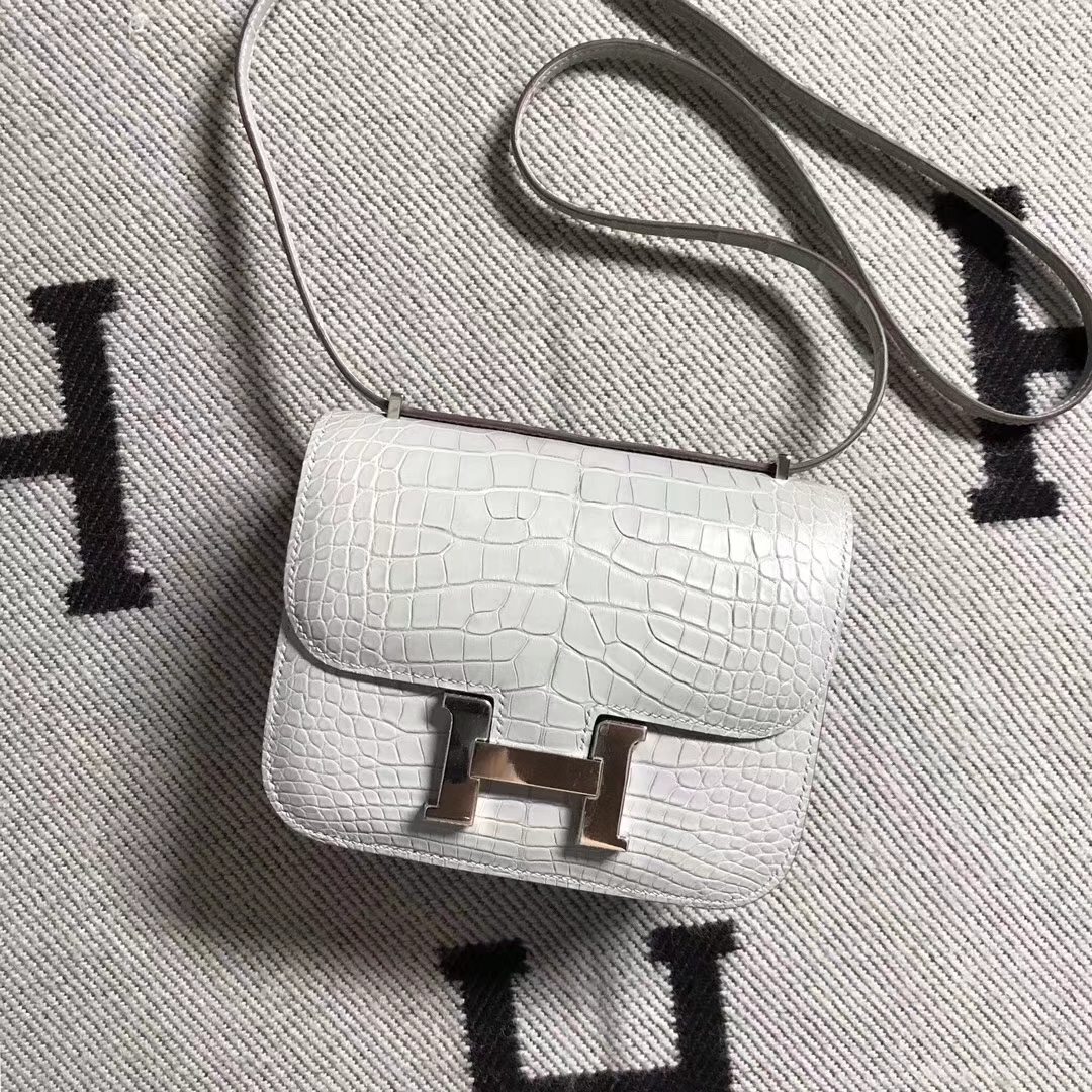 Hermès（爱马仕）Constance 空姐包 珍珠灰 雾面鳄鱼 19cm 金扣 现货