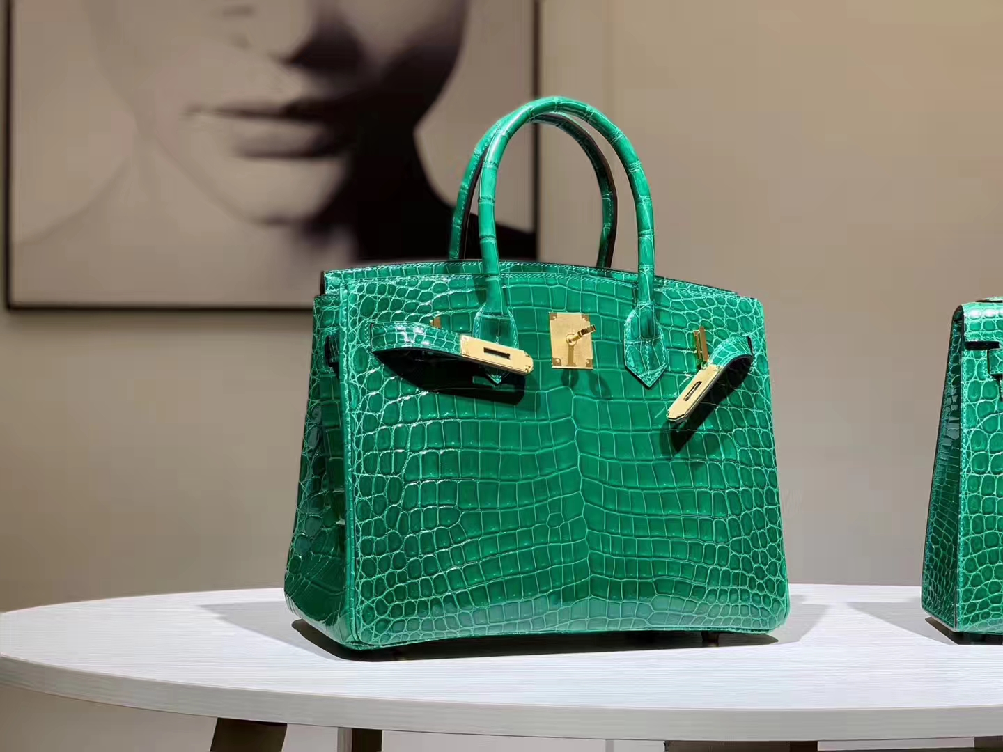 Hermès(爱马仕)Birkin 铂金包 鳄鱼皮 翡翠绿 25cm 金扣 现货-拉尔森鳄鱼皮具定制 - 爱马仕包包官网 Hermès(爱马仕)Birkin 铂金包 鳄鱼皮 翡翠绿 25cm 金扣 现货