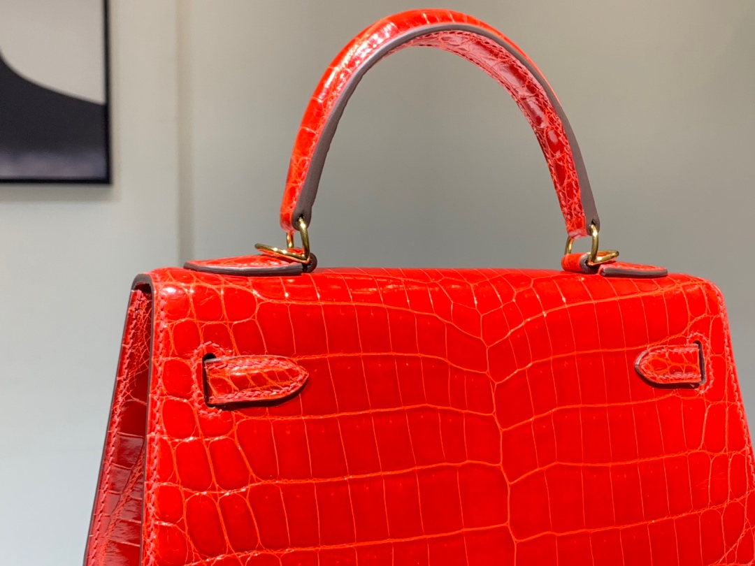 Hermès（爱马仕）Kelly 亮光鳄鱼皮 法拉利红 现货 金扣 25cm