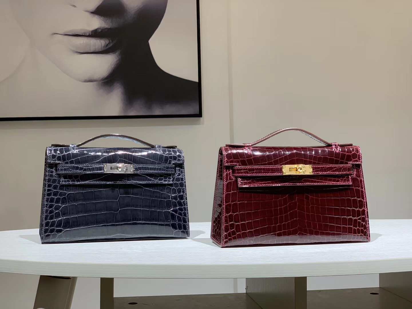 Hermès(爱马仕)MiniKelly 1 鳄鱼皮 现货 石墨灰 酒红色-拉尔森鳄鱼皮具定制 - 爱马仕包包官网 Hermès(爱马仕)MiniKelly 1 鳄鱼皮 现货 石墨灰 酒红色