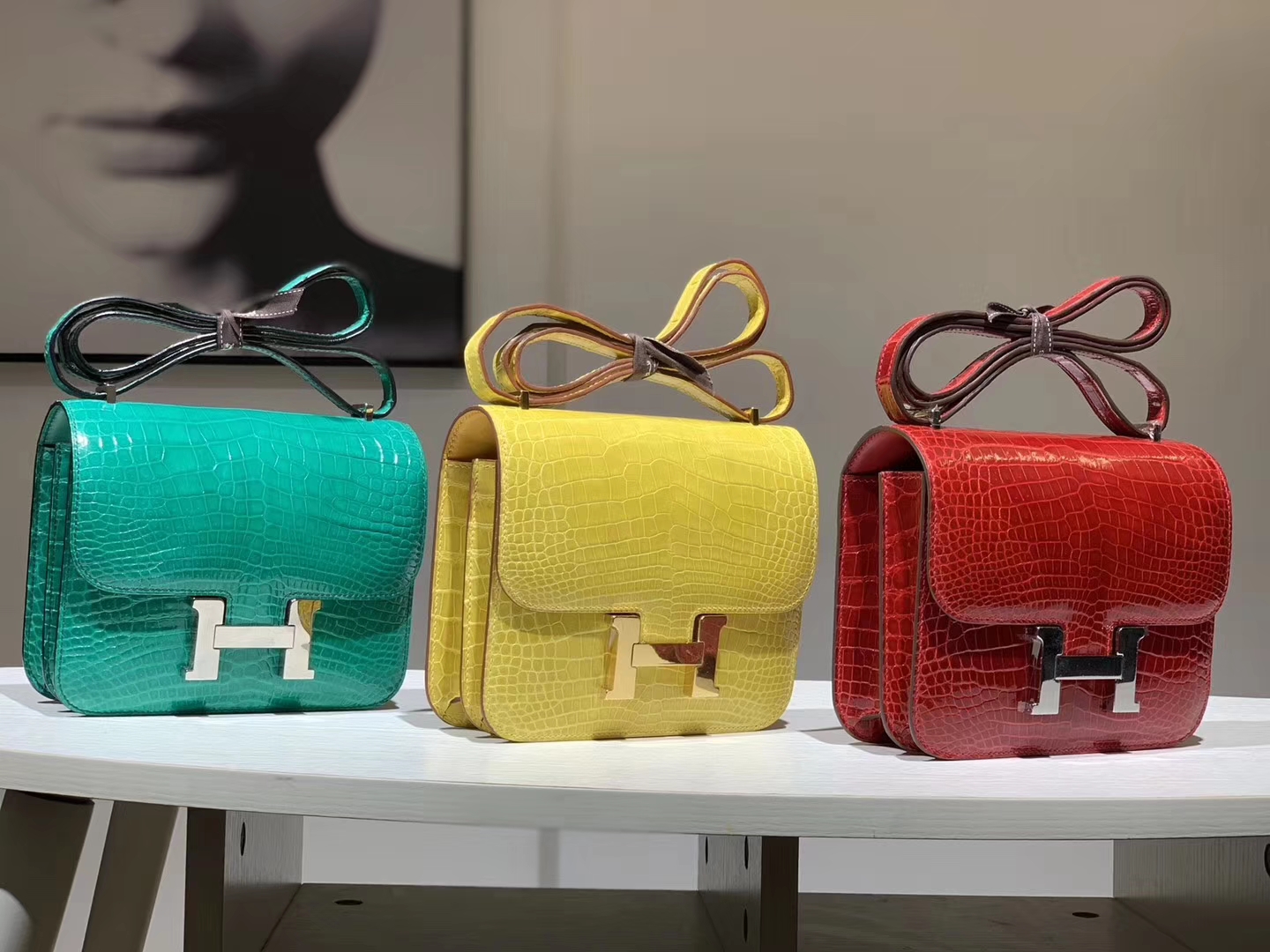 Hermès（爱马仕）Constance空姐包  鳄鱼皮 柠檬黄 19CM 现货