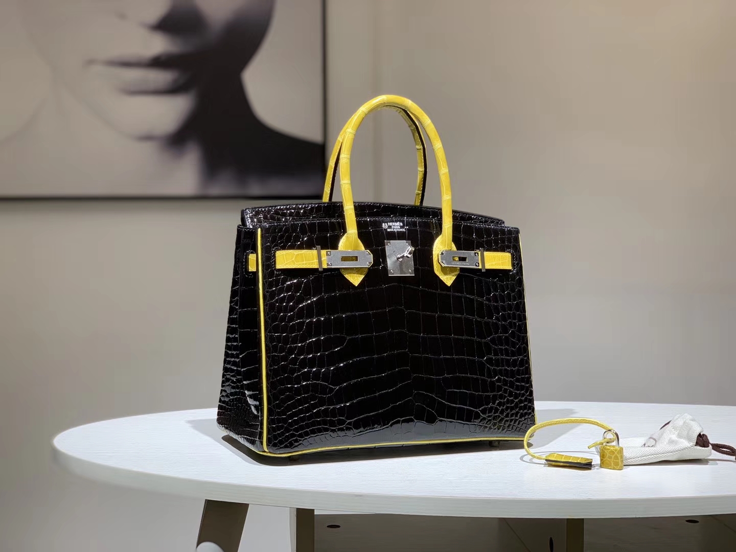 Hermès(爱马仕)Brikin铂金包 鳄鱼皮 柠檬黄配黑色 30cm-拉尔森鳄鱼皮具定制 - 爱马仕包包官网 Hermès(爱马仕)Brikin铂金包 鳄鱼皮 柠檬黄配黑色 30cm