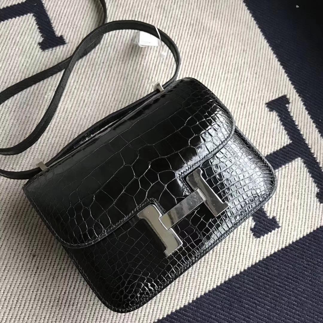 Hermès(爱马仕)Constance 亮面框框鳄鱼 ck89黑色 顶级工艺 蜡线全手工 银扣 19cm-拉尔森鳄鱼皮具定制 - 爱马仕包包官网 Hermès(爱马仕)Constance 亮面框框鳄鱼 ck89黑色 顶级工艺 蜡线全手工 银扣 19cm