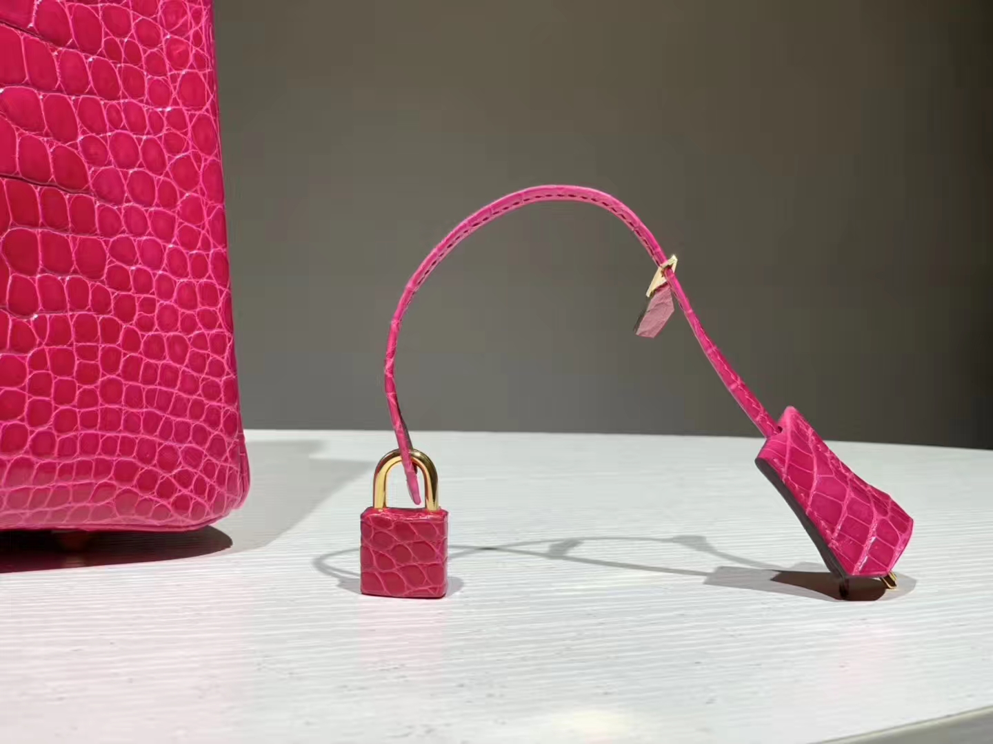 Hermès（爱马仕）Brikin铂金包 鳄鱼皮 玫红色 30cm 现货