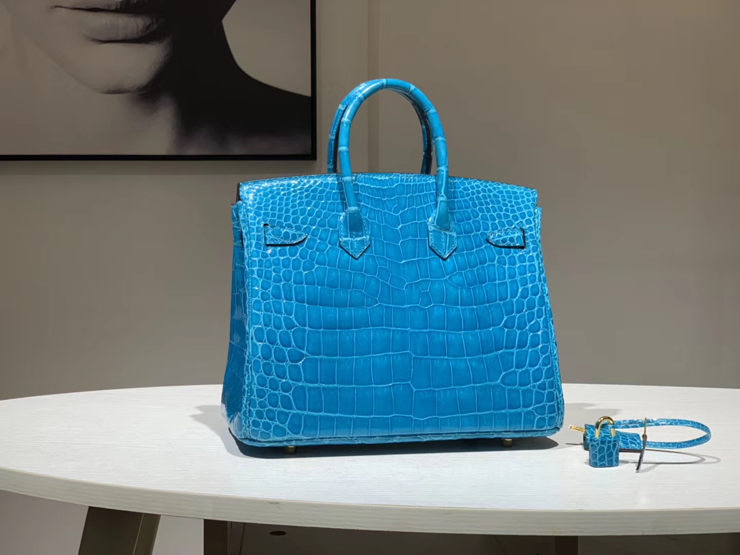 Hermès(爱马仕)Brikin铂金包 鳄鱼皮 湖水蓝 现货 25cm-拉尔森鳄鱼皮具定制 - 爱马仕包包官网 Hermès(爱马仕)Brikin铂金包 鳄鱼皮 湖水蓝 现货 25cm