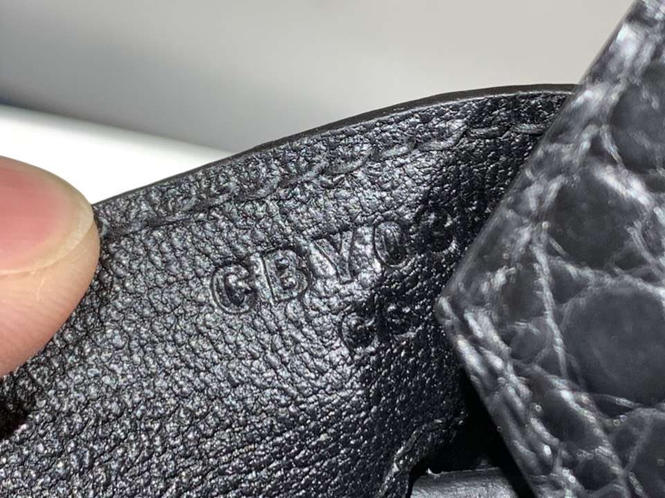 Hermès（爱马仕）Birkin 铂金包 鳄鱼皮 纯手工蜡线 黑色 银扣 全套专柜包装
