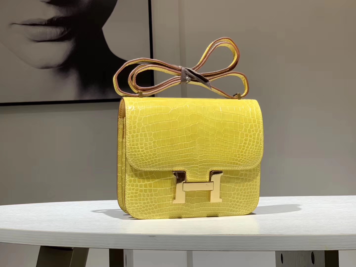 Hermès（爱马仕）Constance空姐包  鳄鱼皮 柠檬黄 19CM 现货