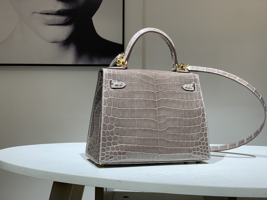 Hermès（爱马仕）Kelly 亮光鳄鱼皮 大象灰 现货 金扣 25cm
