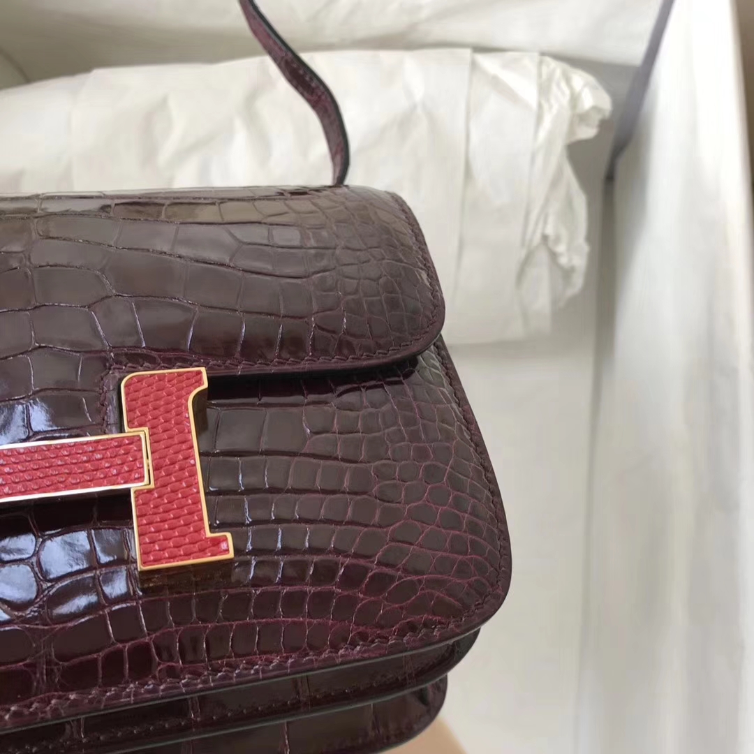 Hermès（爱马仕）Constance 亮面鳄鱼 ck57 波尔多酒红 Bordeaux 红色 蜥蜴扣 金扣 18cm