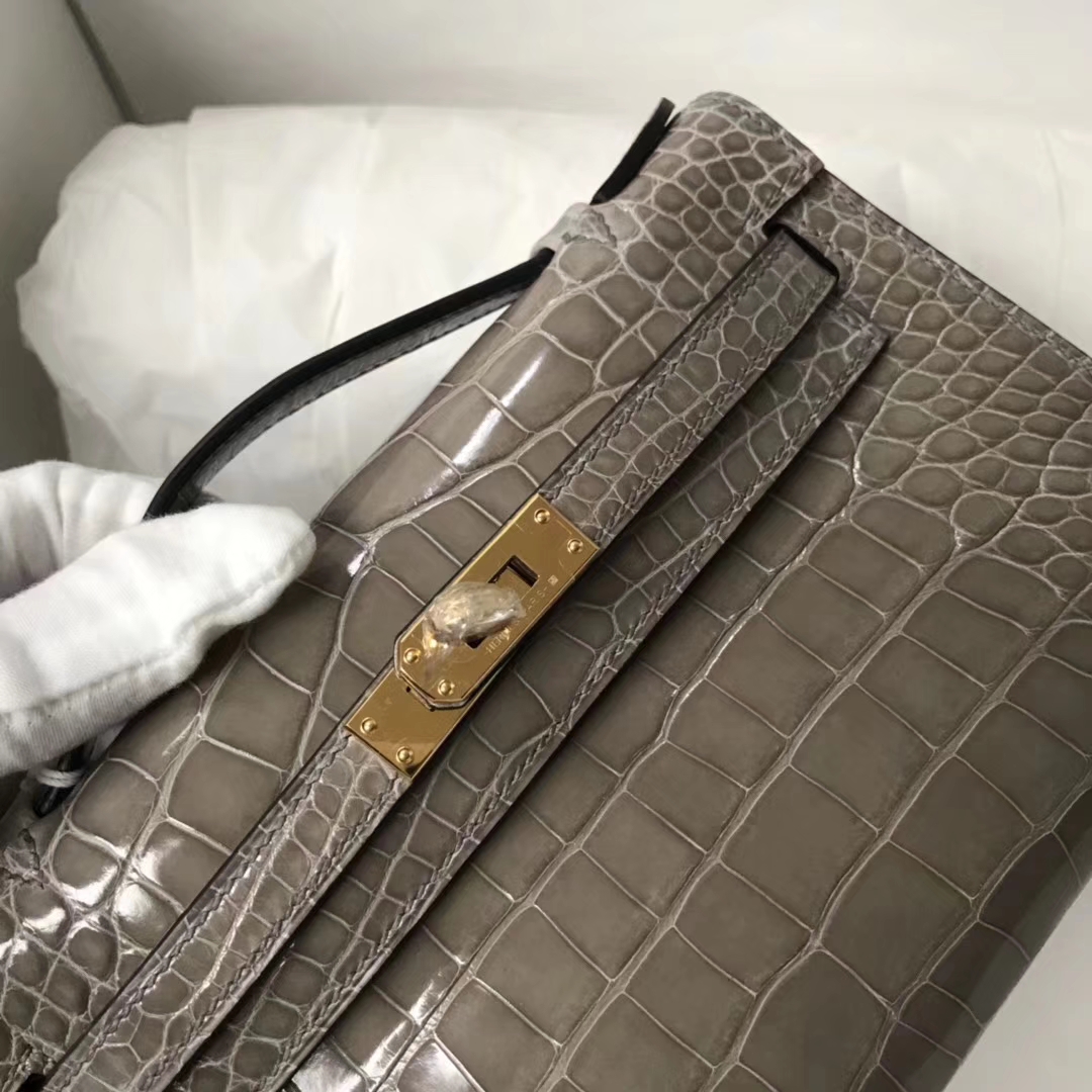 Hermès（爱马仕）Minikelly pochette 亮面鳄鱼 ck81 斑鸠灰 Gris T 金扣 22cm 手拿包