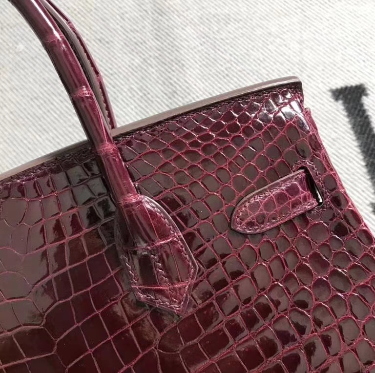 Hermès(爱马仕)Birkin 铂金包 野生湾鳄 酒红色极品 30cm 现货-拉尔森鳄鱼皮具定制 - 爱马仕包包官网 Hermès(爱马仕)Birkin 铂金包 野生湾鳄 酒红色极品 30cm 现货