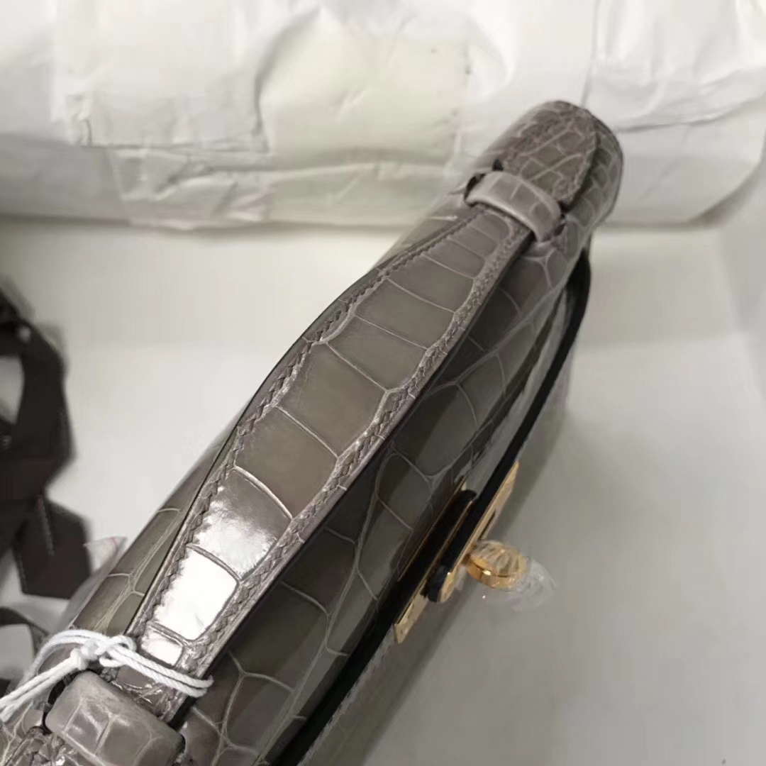 Hermès（爱马仕）Minikelly pochette 亮面鳄鱼 ck81 斑鸠灰 Gris T 金扣 22cm 手拿包
