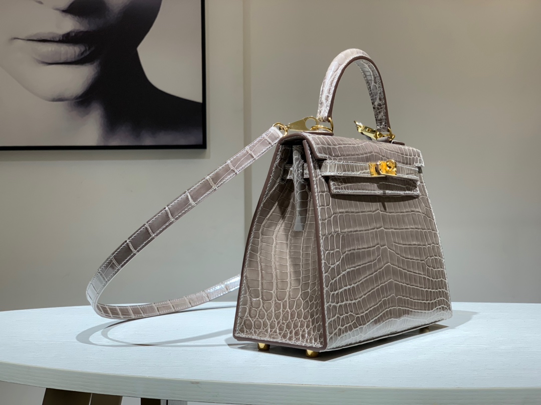 Hermès（爱马仕）Kelly 亮光鳄鱼皮 大象灰 现货 金扣 25cm