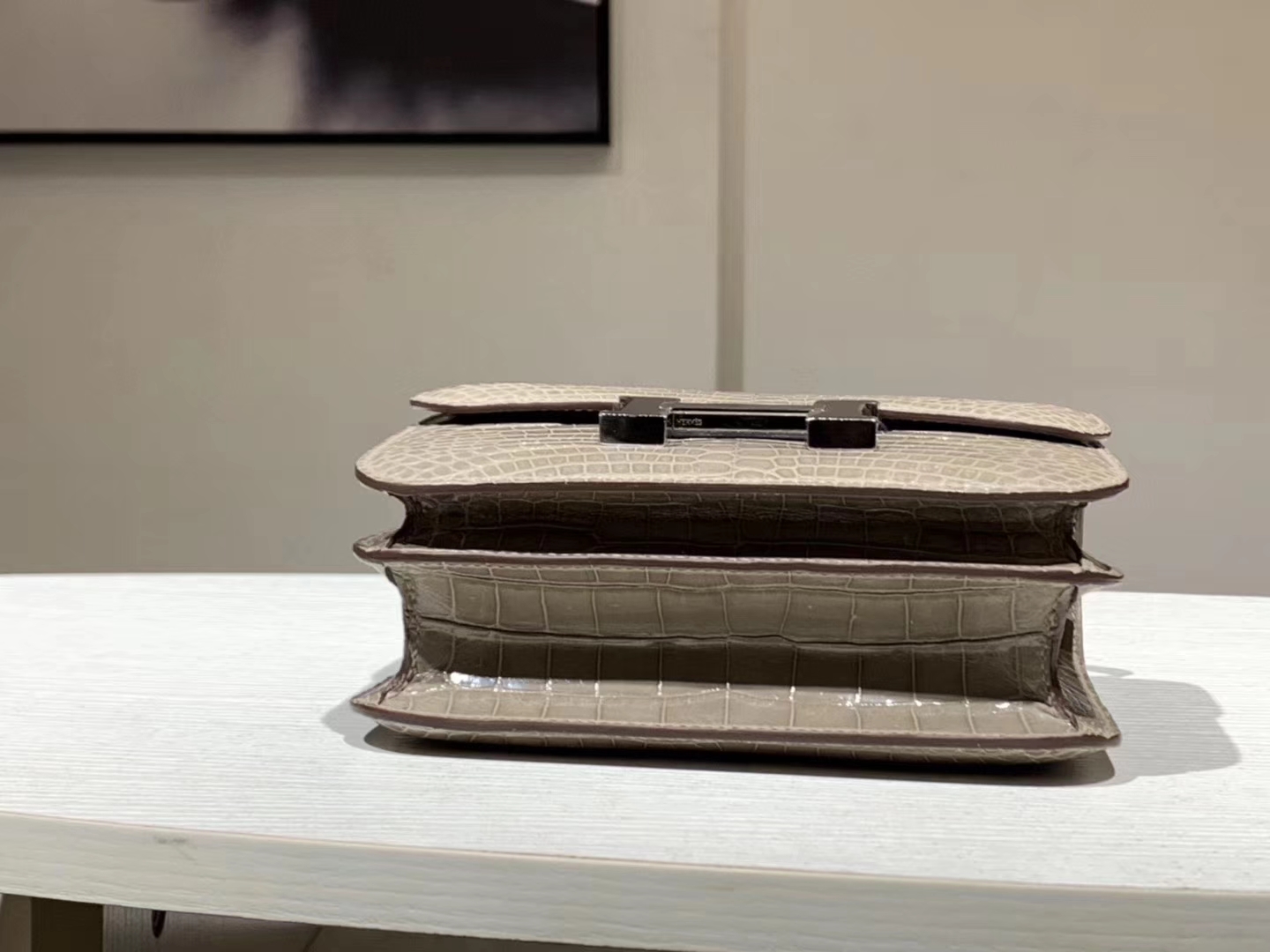 Hermès（爱马仕）Constance空姐包 鳄鱼皮 竹子绿 19CM 现货