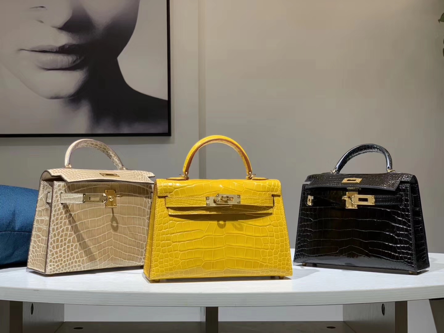 Hermès(爱马仕)mini kelly二代 鳄鱼皮 杏色 湖泊黄 黑色 现货-拉尔森鳄鱼皮具定制 - 爱马仕包包官网 Hermès(爱马仕)mini kelly二代 鳄鱼皮 杏色 湖泊黄 黑色 现货