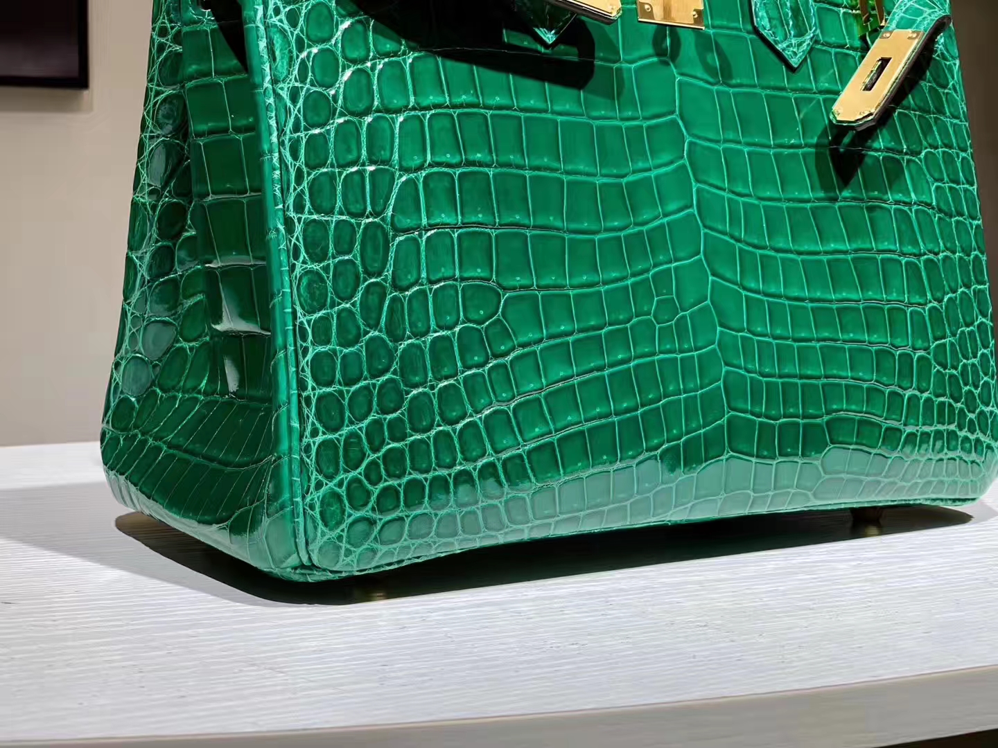 Hermès（爱马仕）Birkin 铂金包 鳄鱼皮 翡翠绿 25cm 金扣 现货