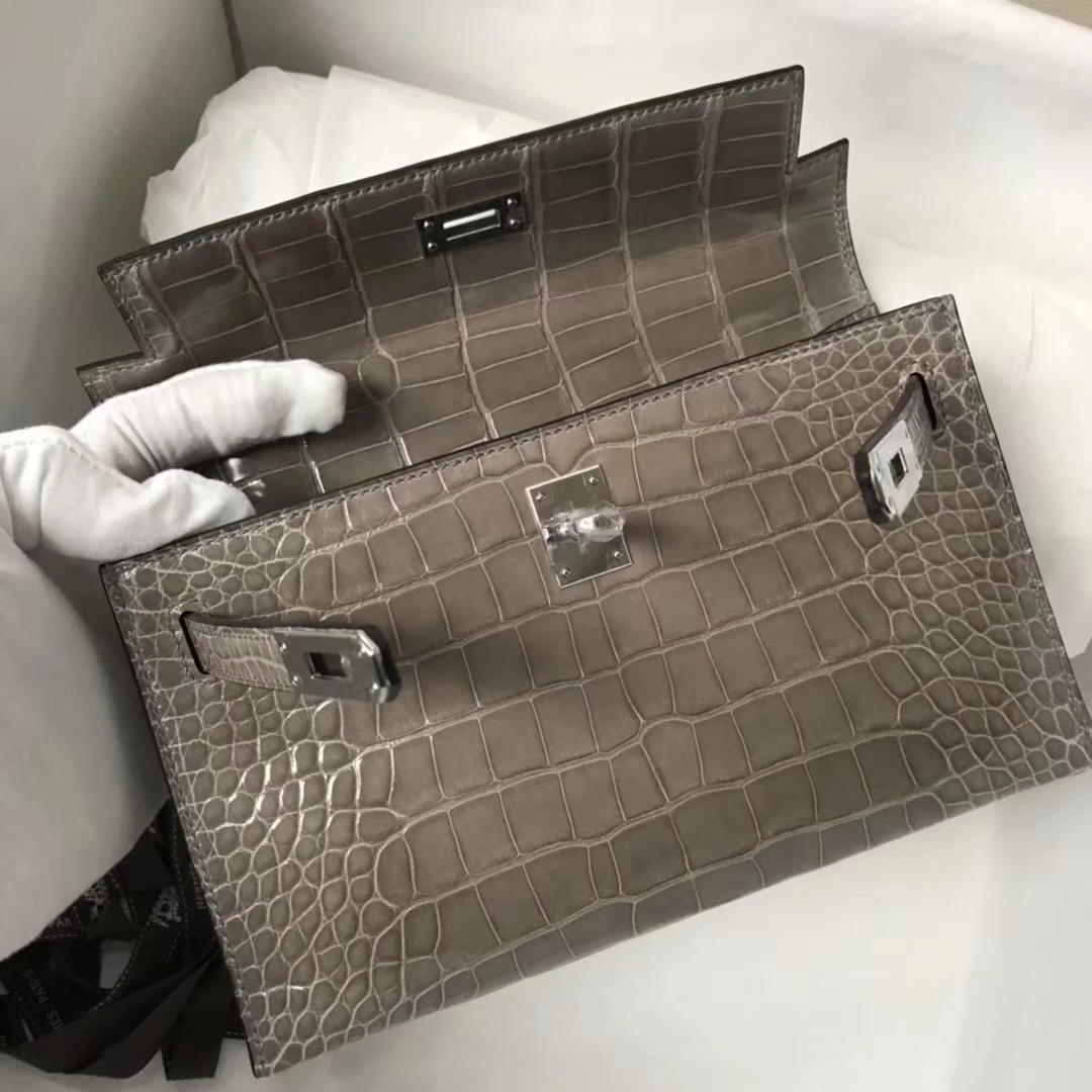 Hermès（爱马仕）Minikelly pochette 亮面鳄鱼 ck81 斑鸠灰 Gris T 银扣 22cm 手拿包