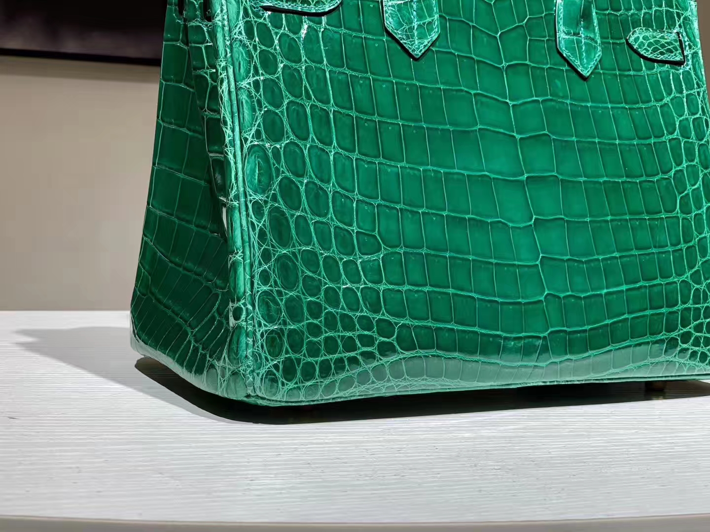 Hermès（爱马仕）Birkin 铂金包 鳄鱼皮 翡翠绿 25cm 金扣 现货