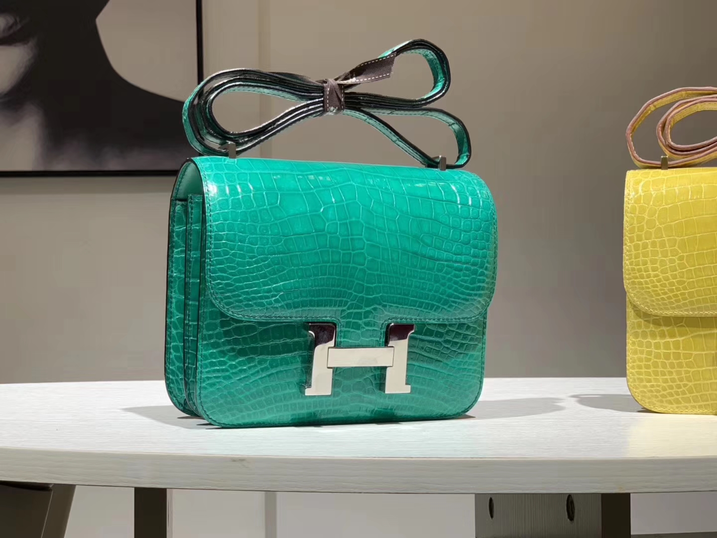 Hermès（爱马仕）Constance空姐包  鳄鱼皮 柠檬黄 19CM 现货