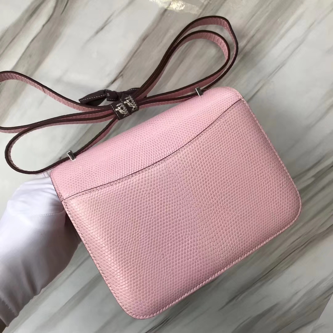 Hermès（爱马仕）Constance空姐包 Lizard 进口亮面蜥蜴 芭比粉 银扣 18cm