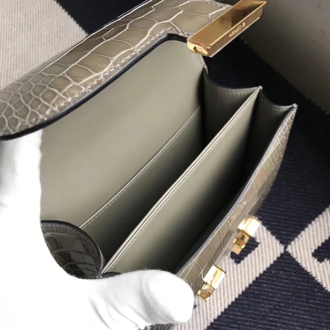 Hermès（爱马仕）Constance空姐包 Alligator shiny 亮面鳄鱼 ck81 斑鸠灰 金扣 品相完美 顶级货 18cm