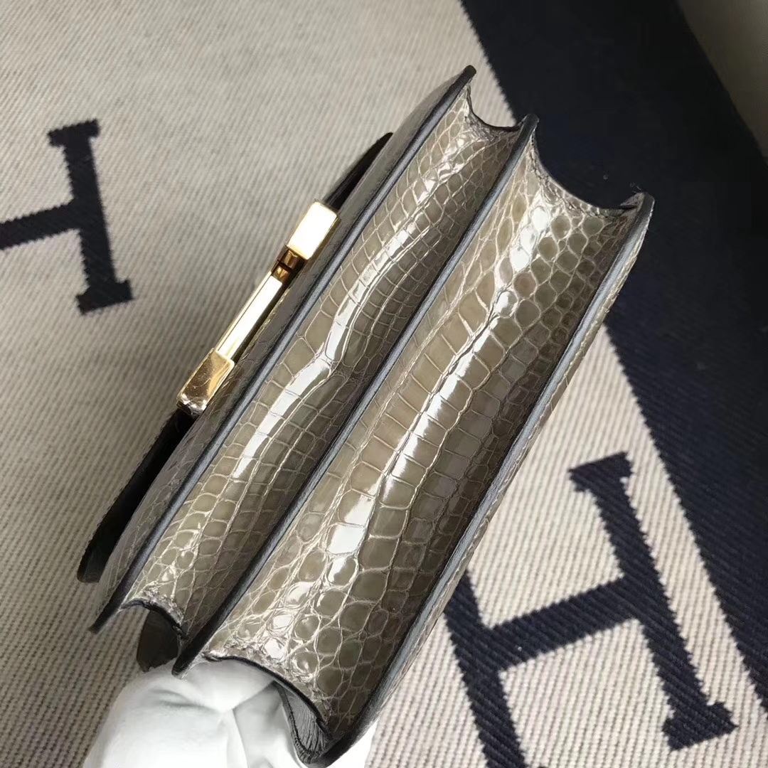 Hermès（爱马仕）Constance空姐包 Alligator shiny 亮面鳄鱼 ck81 斑鸠灰 金扣 品相完美 顶级货 18cm