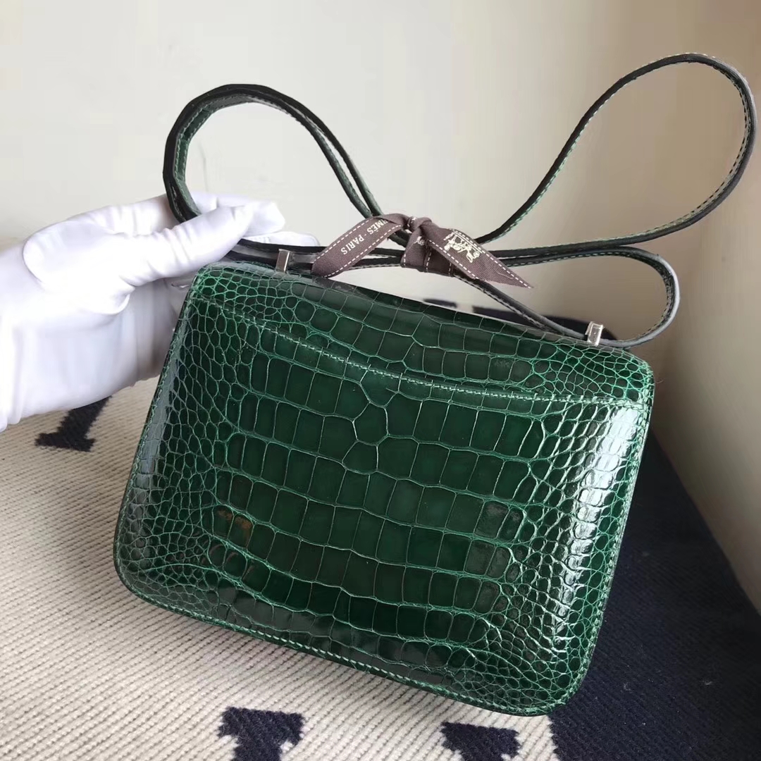 Hermès（爱马仕）Constance空姐包 Alligator shiny 亮面鳄鱼  ck67 祖母绿 银扣 顶级现货 18cm
