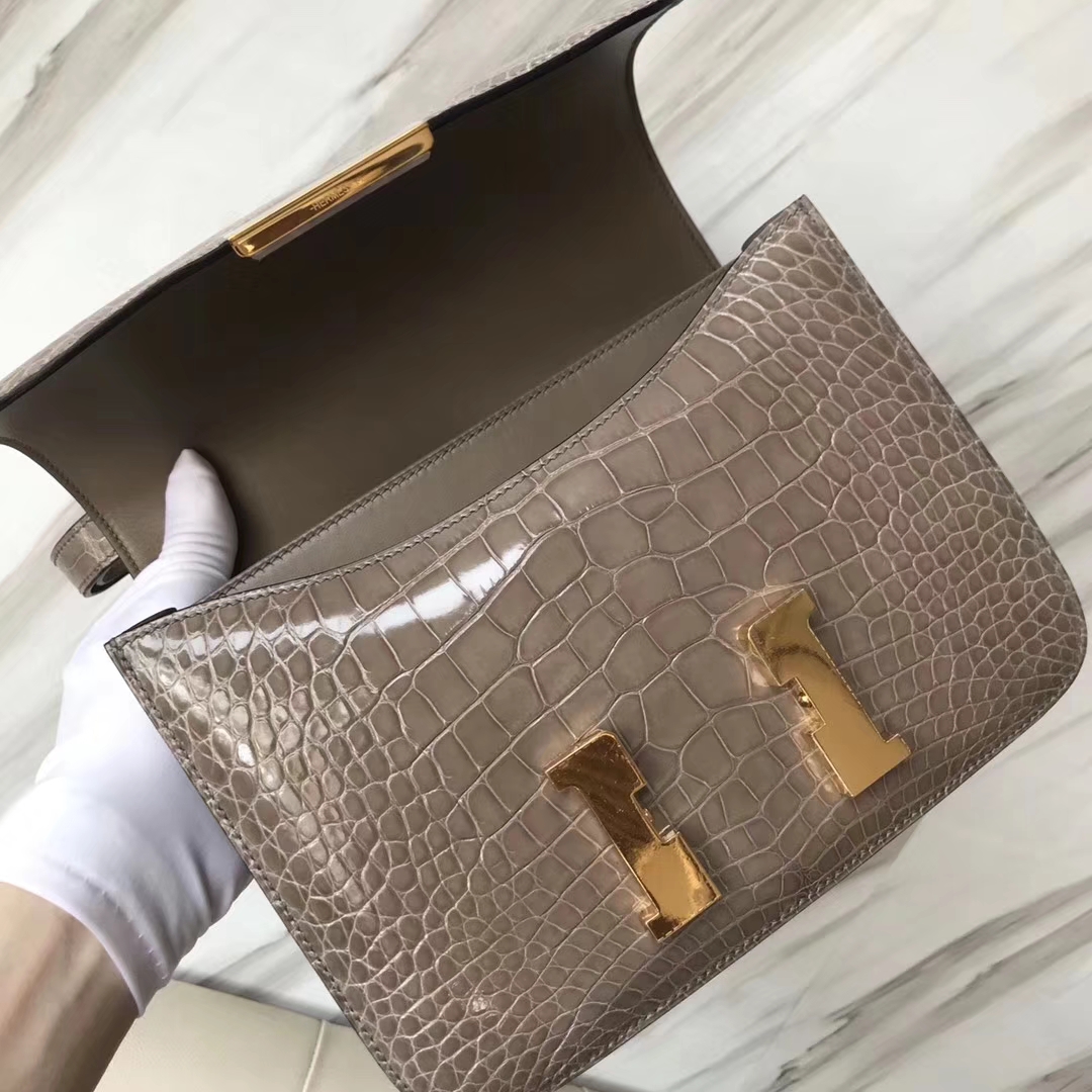Hermès（爱马仕）Constance空姐包 Alligator shiny 亮面鳄鱼 ck81 斑鸠灰 金扣 顶级手缝 24cm