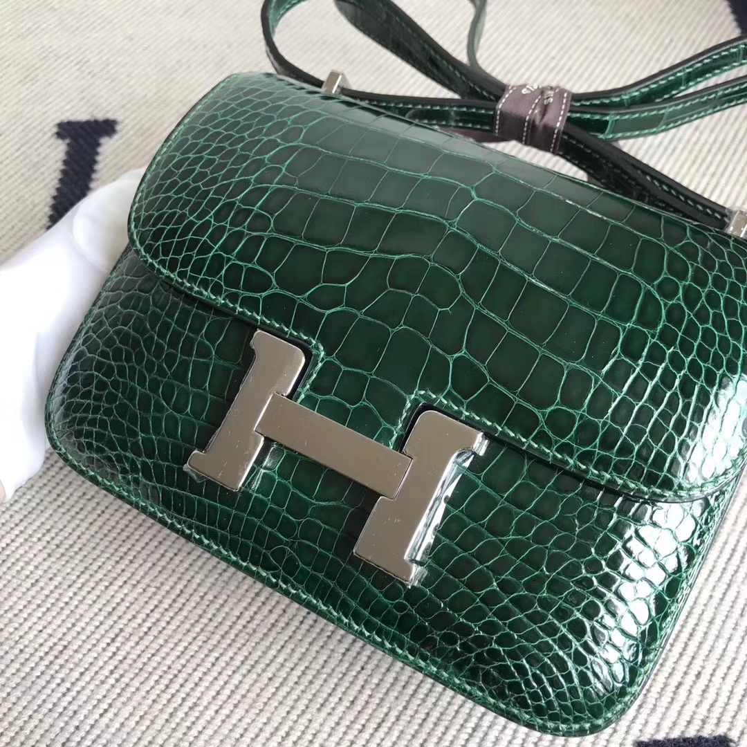 Hermès（爱马仕）Constance空姐包 Alligator shiny 亮面鳄鱼  ck67 祖母绿 银扣 顶级现货 18cm