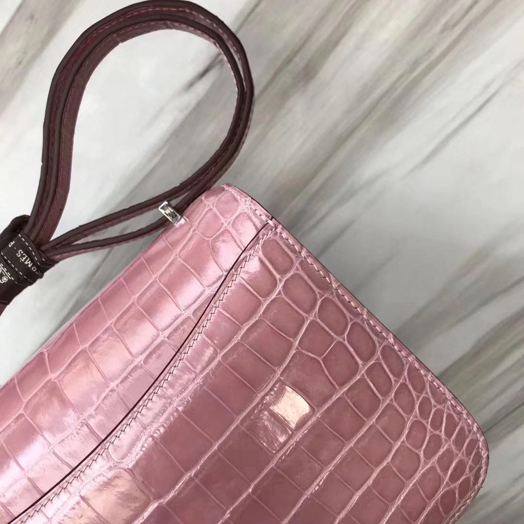 Hermès（爱马仕）Constance空姐包 Alligator shiny 亮面鳄鱼 5Z 印度粉 银扣 18cm 顶级现货