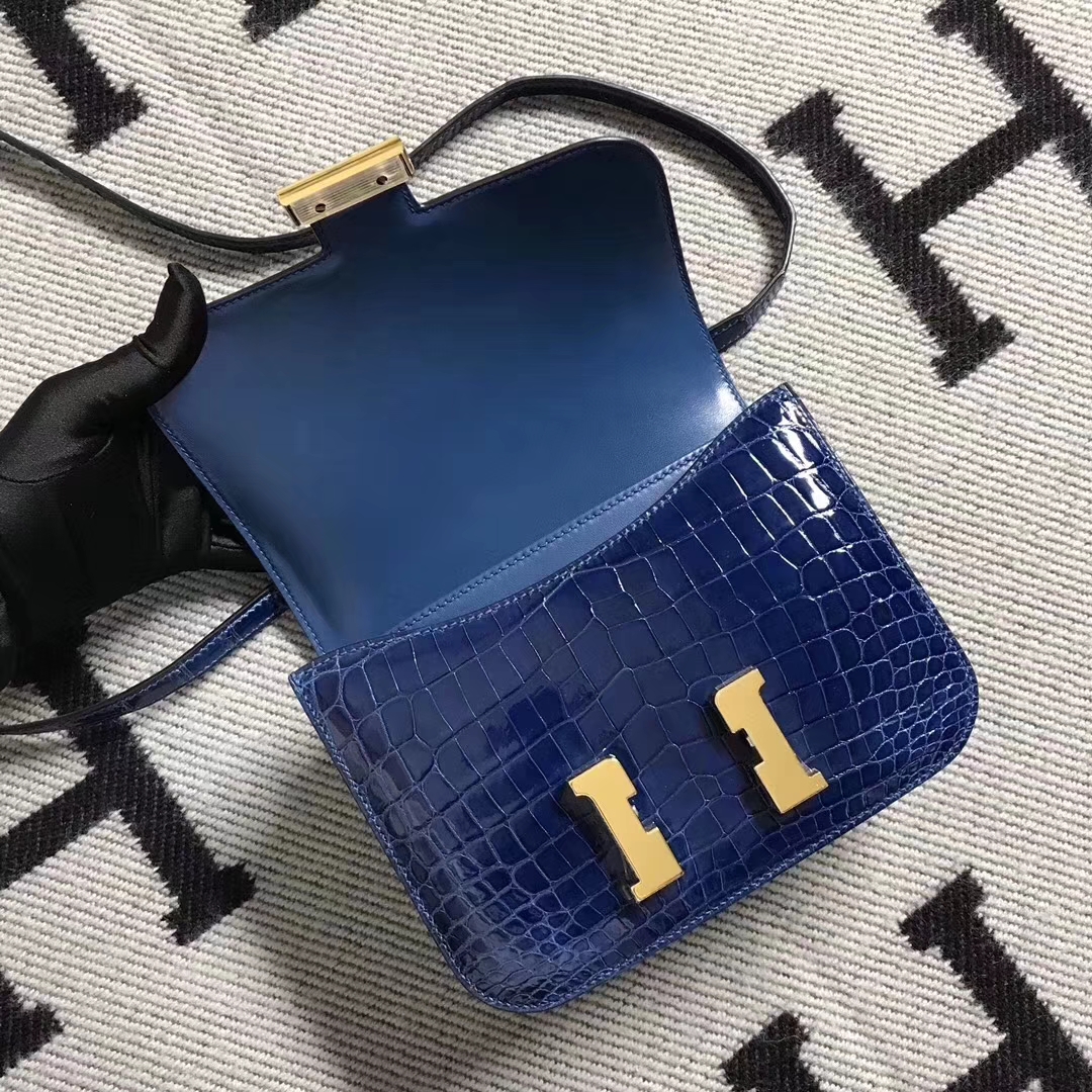 Hermès(爱马仕)极品空姐包Constance 宝蓝色 亮面鳄鱼 金扣 19cm 现货-拉尔森鳄鱼皮具定制 - 爱马仕包包官网 Hermès(爱马仕)极品空姐包Constance 宝蓝色 亮面鳄鱼 金扣 19cm 现货