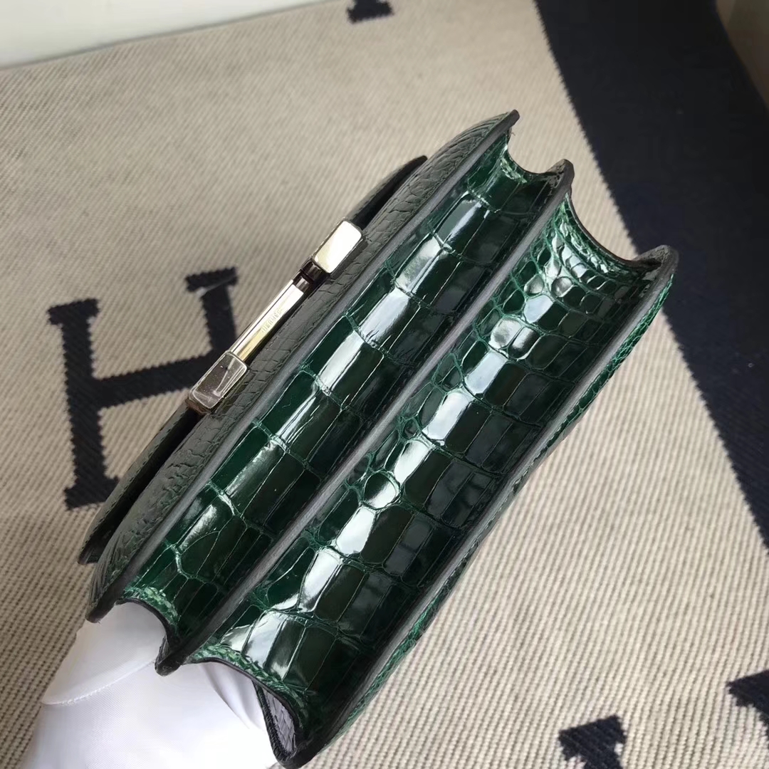 Hermès（爱马仕）Constance空姐包 Alligator shiny 亮面鳄鱼  ck67 祖母绿 银扣 顶级现货 18cm