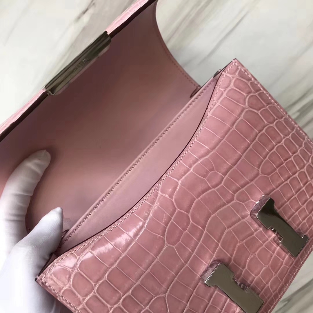 Hermès（爱马仕）Constance空姐包 Alligator shiny 亮面鳄鱼 5Z 印度粉 银扣 18cm 顶级现货