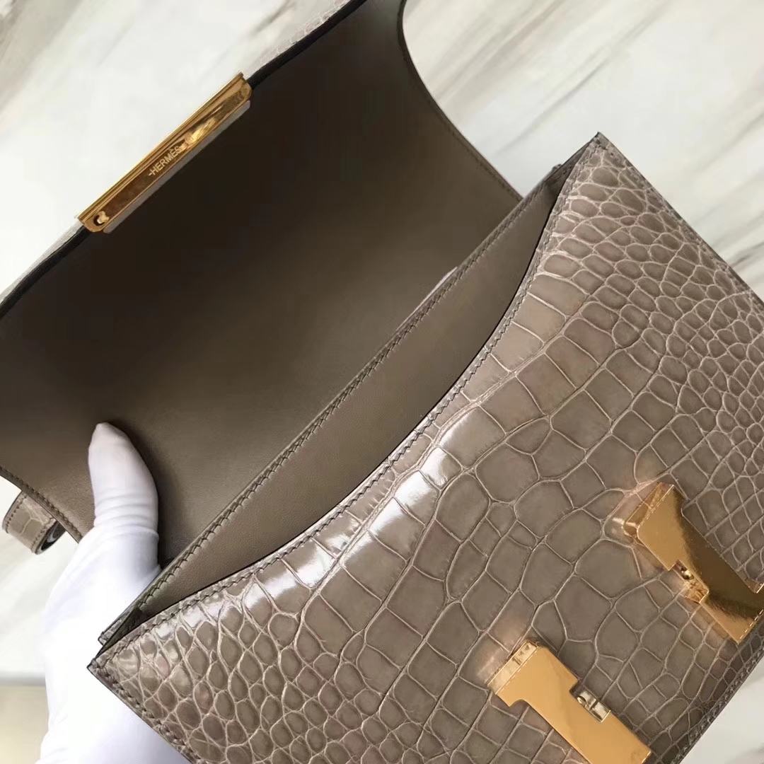Hermès（爱马仕）Constance空姐包 Alligator shiny 亮面鳄鱼 ck81 斑鸠灰 金扣 顶级手缝 24cm