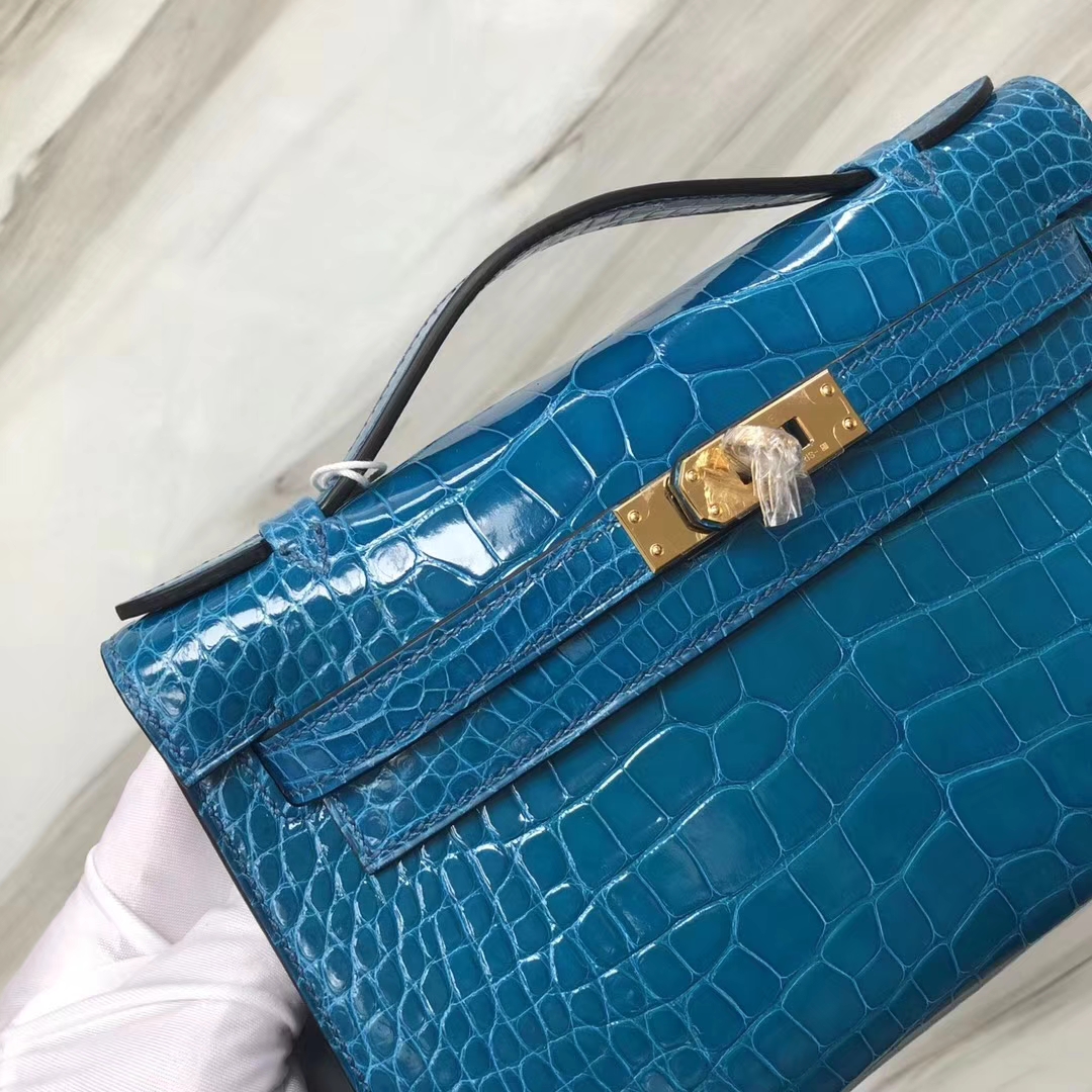 Hermès(爱马仕) Minikelly pochette Alligator shiny 亮面鳄鱼 7W 伊兹密尔蓝 Blue izmir 金扣 手拿包 晚宴包 22cm-拉尔森鳄鱼皮具定制 - 爱马仕包包官网 Hermès(爱马仕) Minikelly pochette Alligator shiny 亮面鳄鱼 7W 伊兹密尔蓝 Blue izmir 金扣 手拿包 晚宴包 22cm