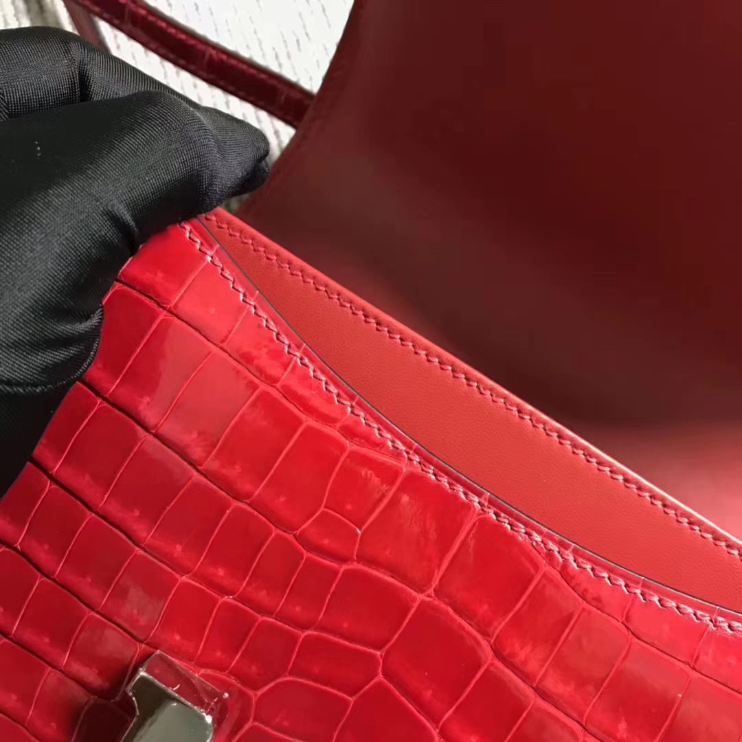 Hermès（爱马仕）极品空姐包Constance 大红色 亮面鳄鱼 银扣 19cm 现货