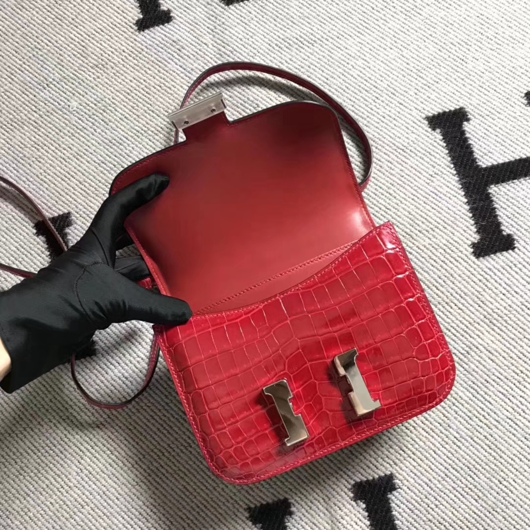 Hermès（爱马仕）极品空姐包Constance 大红色 亮面鳄鱼 银扣 19cm 现货