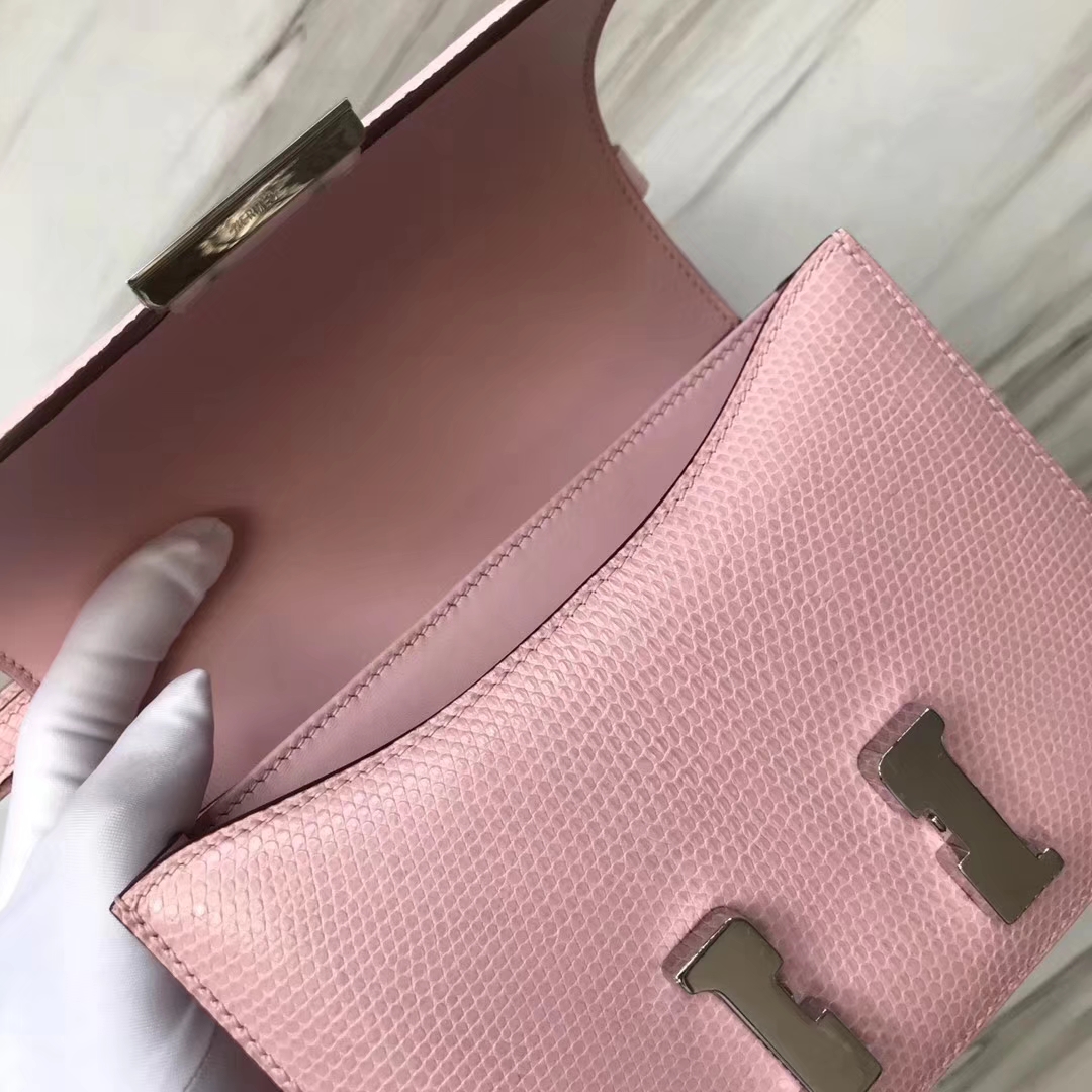 Hermès（爱马仕）Constance空姐包 Lizard 进口亮面蜥蜴 芭比粉 银扣 18cm