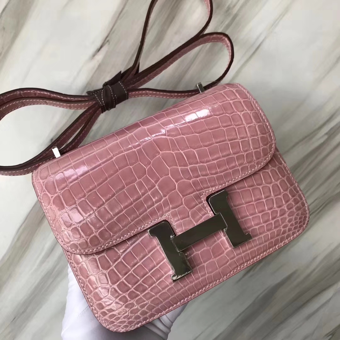 Hermès（爱马仕）Constance空姐包 Alligator shiny 亮面鳄鱼 5Z 印度粉 银扣 18cm 顶级现货